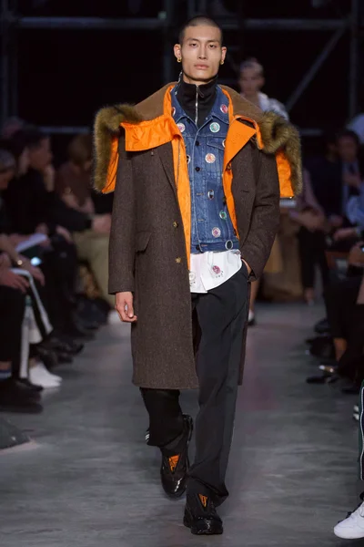 Look 32